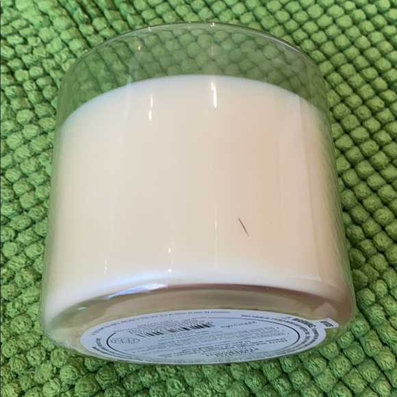 Bath & Body Works candle - Picture 3 of 3